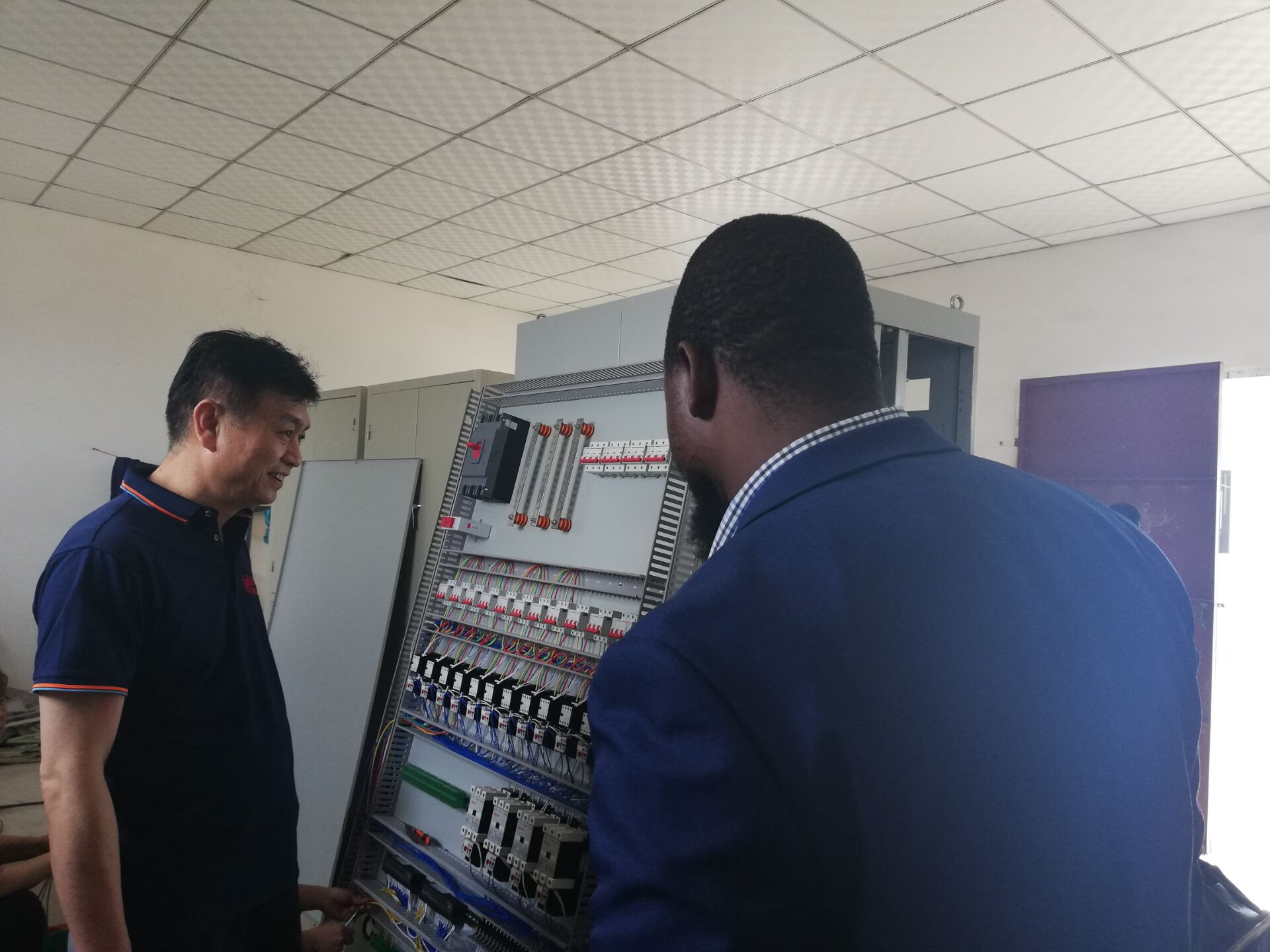 This week our Ethiopia client comes to our factory to see the running machine